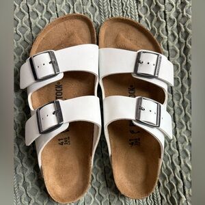 New never worn white Arizona Birkenstocks